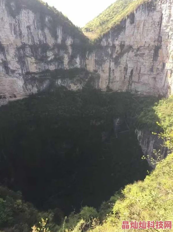 最新消息：玩家视角探秘自然奇观，天坑地缝游戏攻略成探险指南