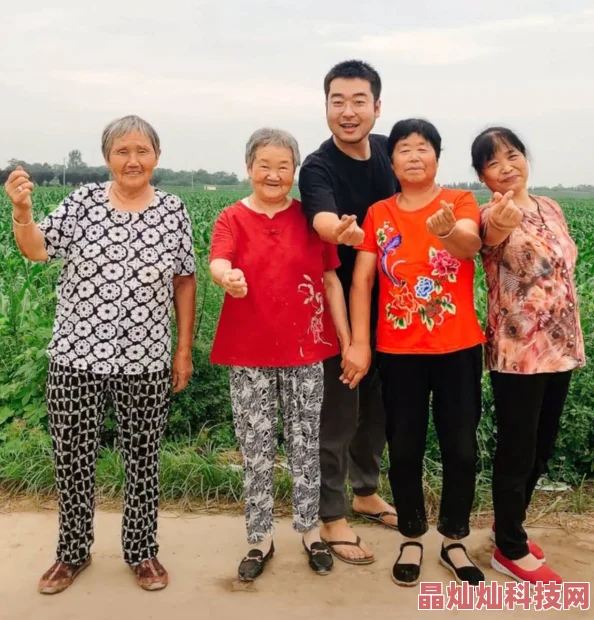 维京家的花俏老处女最近在社区活动中担任志愿者，帮助孤寡老人修剪花园