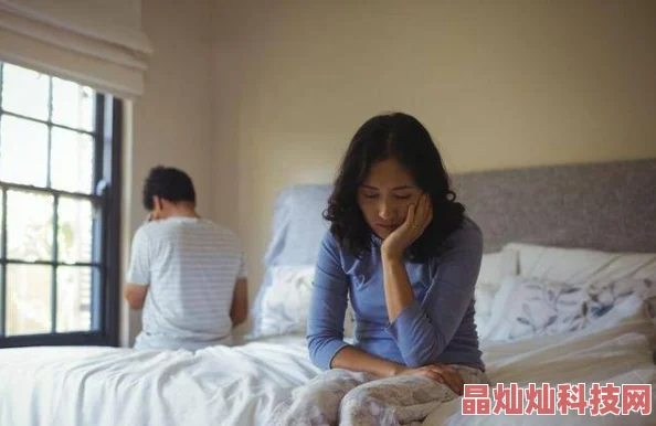 新婚和上司出差日子新婚夫妇在出差期间意外发现了一个隐藏的美丽海滩