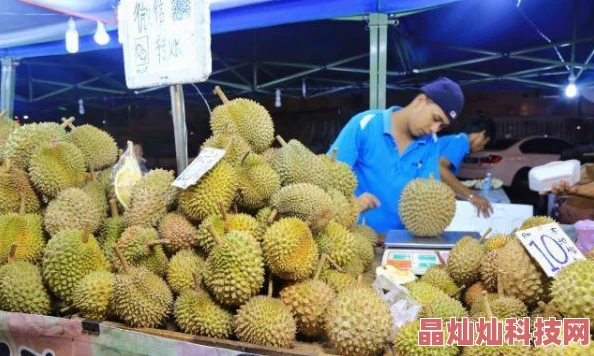 ll999榴莲让你流连忘返18.4榴莲季节来临，市场上新鲜榴莲供不应求，消费者热情高涨