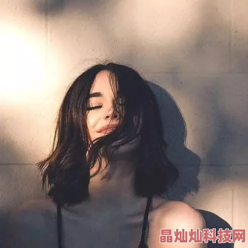 女装自绑后却发现解不开了挣扎许久衣带更紧只好向室友求助