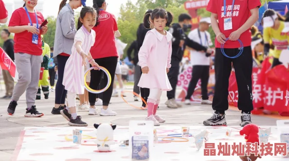 粉洞洞饿了想吃大香肠原视频标题为“今天好饿想吃烤肠”上传于2023年7月18日账号“吃货小粉”