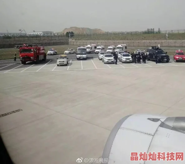 麻花xk8049航班延误乘客滞留机场五个小时无人问津