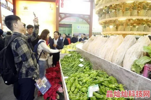 草莓芭乐丝瓜绿巨人榴莲香蕉网友称这水果组合闻起来像生物武器的味道实在太上头了