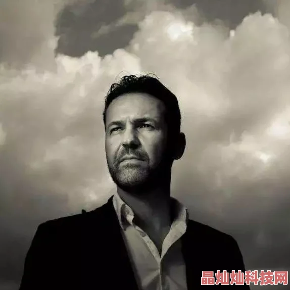 灿烂千阳AThousandSplendidSuns作者卡勒德·胡赛尼KhaledHosseini讲述阿富汗女性坚韧生存故事