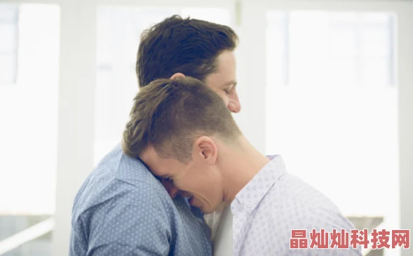 欧美同性无套高清gayroom画面尺度有点大看完脸都红了