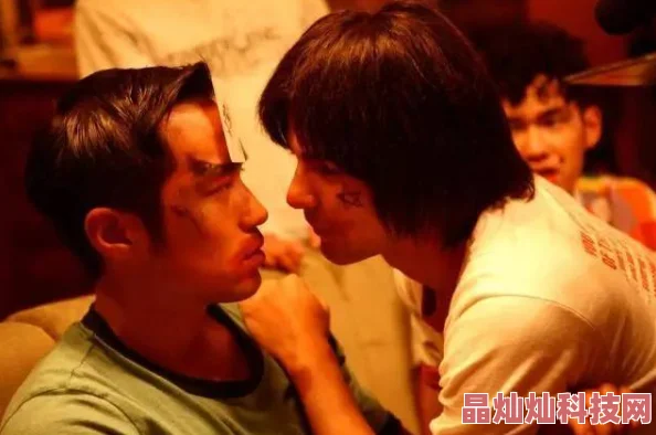 欧美同性无套高清gayroom画面尺度有点大看完脸都红了