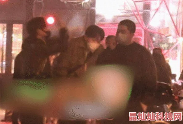 女人脱了精光让男生摸上面曝光完整视频画面尺度惊人引发网友热议