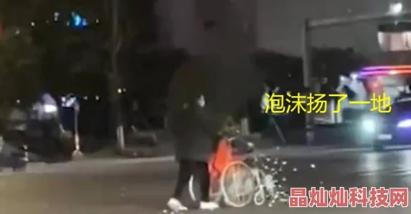 公交车内一次次挺进深处文网友爆料疑似某小花与神秘男子举止亲密