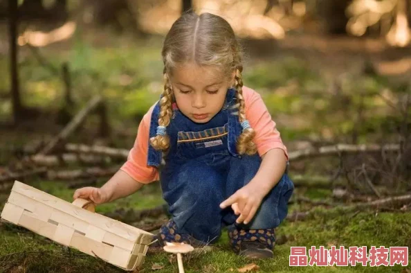 小女孩虚虚的东西图片近日一位小女孩在公园里发现了一个神秘的发光物体引起了周围人的好奇